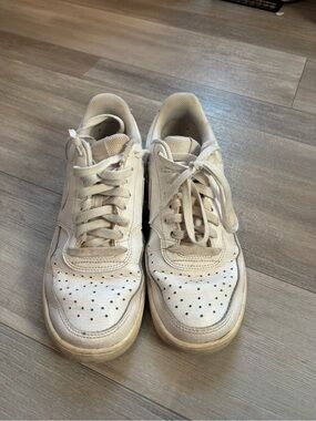 Nike White/Tan Women’s Sneakers